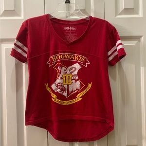 “Harry Potter” Women Red Short Sleeves T-Shirts. Size: Medium.